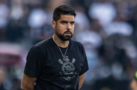 Antônio Oliveira se complica novamente no comando do Corinthians